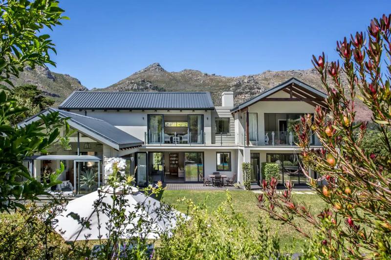 To Let 4 Bedroom Property for Rent in Tarragona Western Cape